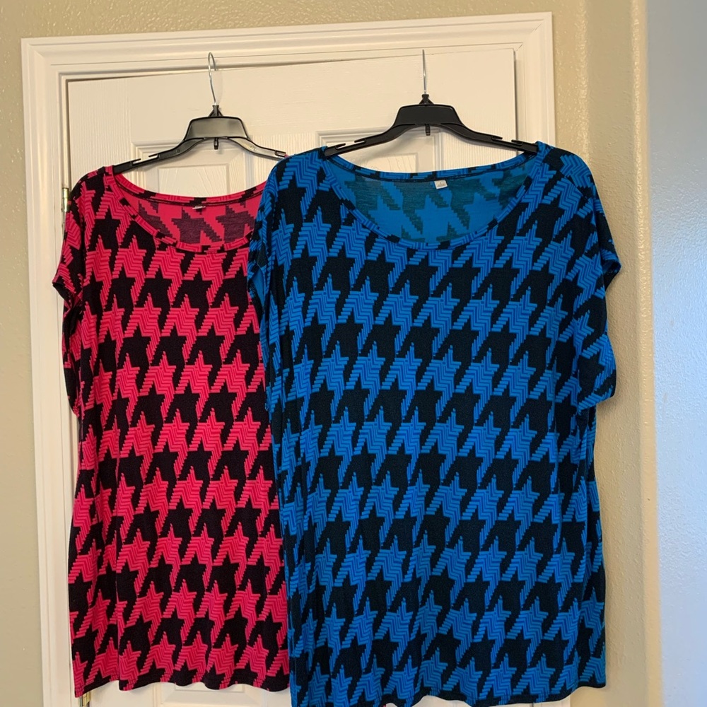 2 colorful size 3x tops $15 for the pair